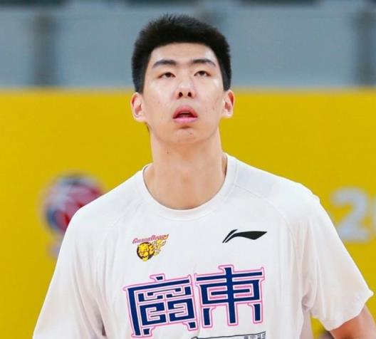 广东70-80黑山，赛后2喜2忧！徐昕张文逸成长，锋线隐患持续